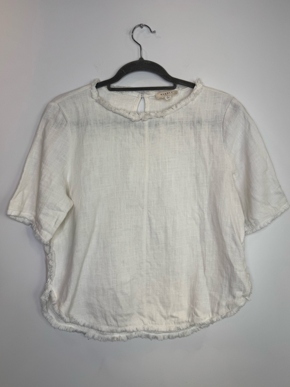 Everly White Short-Sleeve Frayed-Trim Linen Top - Picture 2 of 7